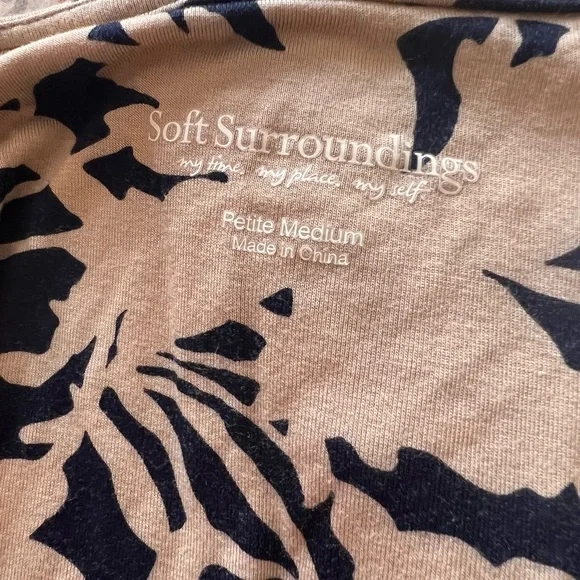 Soft Surroundings petite women’s V-neck 3/4 sleeve dress.Tan and navy fl… - Picture 3 of 5